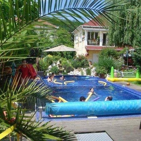 Holiday Vendeghaz Es Szabadidokert Jardanhaza Kültér fotó