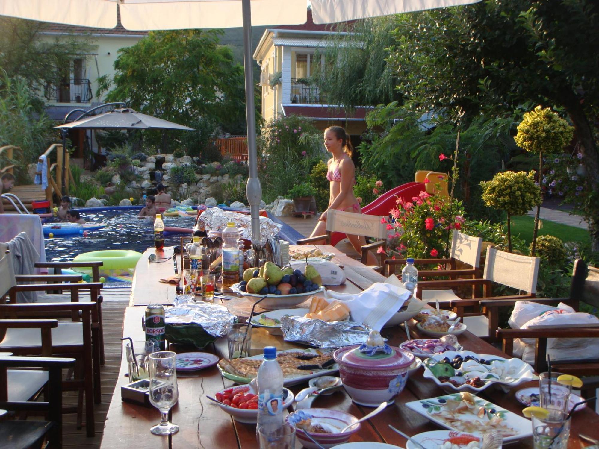 Holiday Vendeghaz Es Szabadidokert Jardanhaza Kültér fotó