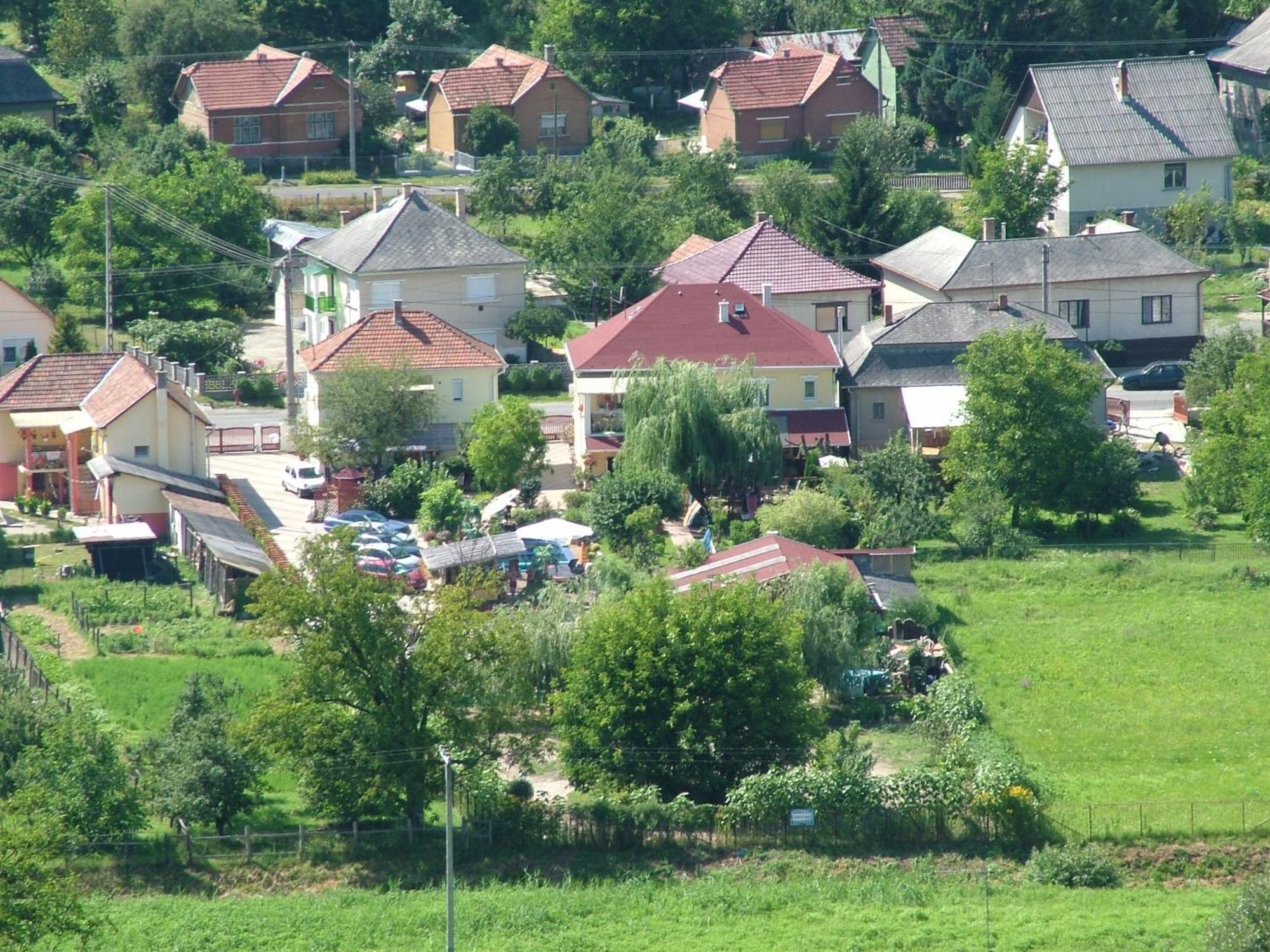 Holiday Vendeghaz Es Szabadidokert Jardanhaza Kültér fotó