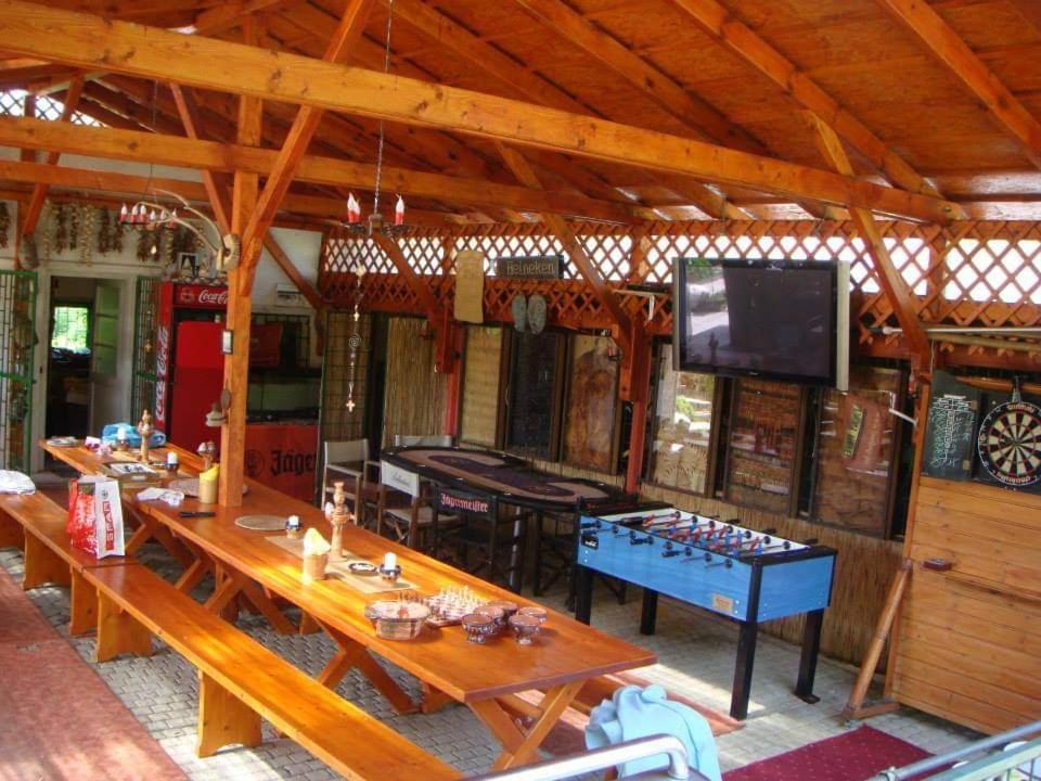 Holiday Vendeghaz Es Szabadidokert Jardanhaza Kültér fotó