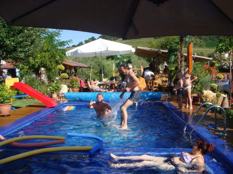 Holiday Vendeghaz Es Szabadidokert Jardanhaza Kültér fotó